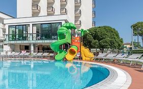 Hotel 2000 Con Piscina E Giardino Riccione Exterior photo