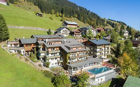 Hotel Der Kleinwalsertaler Rosenhof à Mittelberg Exterior photo