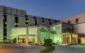 Holiday Inn Riyadh Al Qasr, An Ihg Hotel Exterior photo