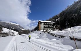 Hotel Garni Gruenmoos Sankt Jakob in Defereggen Exterior photo