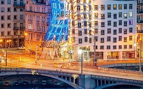 Dancing House - Tan\u010D\u00EDc\u00ED d\u016Fm hotel Prague Exterior photo