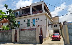 Lovely Guest House In Luanda Exterior photo