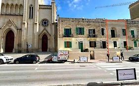 Villa Seafront Beach House In St.Julians à Sliema Exterior photo