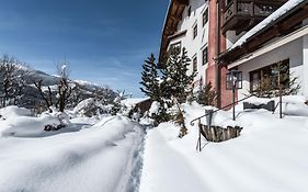 Hotel Strasserwirt - Ansitz Zu Tirol à Strassen Exterior photo