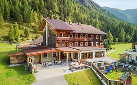 Hotel Landhaus Taurer à Kals-am Großglockner Exterior photo