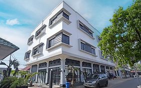 Super Oyo Capital O 92096 Kuala Ulee Lheue Residence Syariah Banda Aceh Exterior photo