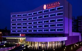 Hotel Ramada Plaza Craiova Exterior photo