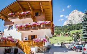 Hotel Garni Edera à Corvara In Badia Exterior photo