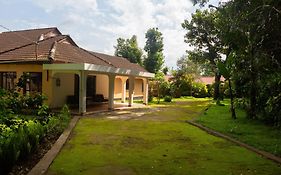 Auberge de jeunesse The House Of Black And White à Arusha Exterior photo