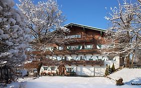 Landsitz Roemerhof - Hotel Apartments Kitzbühel Exterior photo