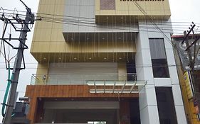 Hotel Navarathna Comforts à Madikeri Exterior photo