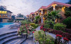 Hotel Jungle Crown Sauraha Exterior photo
