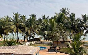 Hotel Afiki à Elmina Exterior photo