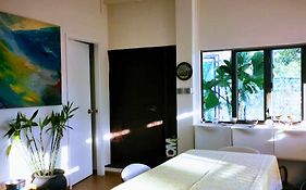 A Private Room In Beachside Bungalow For Women Only Hong Kong Exterior photo