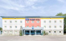 Hotel ibis budget Versailles - Trappes Exterior photo