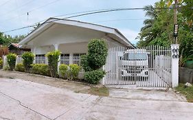 Luna Oslob Travellers Inn Exterior photo