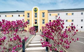 B&B HOTEL Cholet Nord Exterior photo