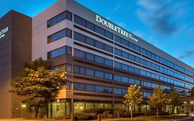 Hotel Doubletree By Hilton Chicago Schaumburg Exterior photo