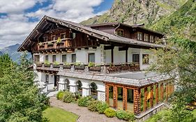 Hotel Landhaus Edelweiss à Sankt Leonhard im Pitztal Exterior photo