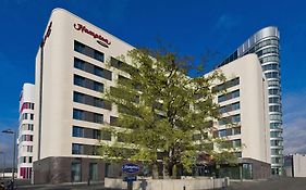 Hotel Hampton By Hilton Frankfurt Airport à Francfort-sur-le-Main Exterior photo