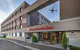 Hilton Garden Inn Bucharest Airport Otopeni Exterior photo