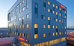 Hotel Hampton By Hilton London Gatwick Airport à Horley Exterior photo