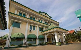 Hotel Permata Hijau à Cirebon Exterior photo