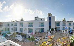 Nereus Hotel Paphos Exterior photo