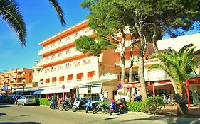 Hotel Hostal Alcina à Cala Ratjada  Exterior photo