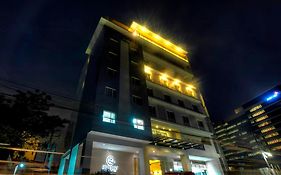 Zerenity Hotel & Suites Cebu Exterior photo