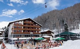 Hotel The Larix Ski-In Ski-Out Saas Fee Exterior photo