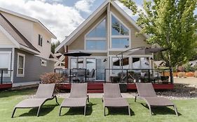 Exceptional Poolside Cottage With Incredible View! Kelowna Exterior photo