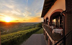 Hotel Tota Virginia Antico Podere à Serralunga d'Alba Exterior photo