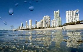 Quarterdeck Apartments Surfers Paradise Exterior photo