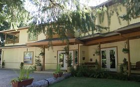 Cedar Wood Lodge Bed & Breakfast Inn Port Alberni Exterior photo