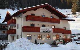 Hotel Garnì Prà Fiorì à Campitello di Fassa Exterior photo