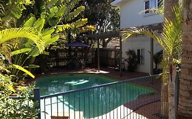 Aparthotel Coconut Palms On The Bay à Hervey Bay Exterior photo