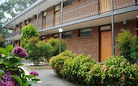 Red Cedars Motel Canberra Exterior photo