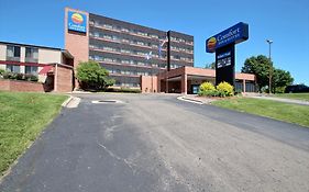 Comfort Inn & Suites Madison - Airport Exterior photo