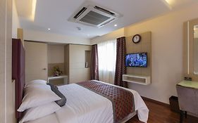 The President Hotel Bangalore Room photo
