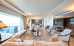 Stunning Apartment With Seaview In The Heart Of Beyrouth Exterior photo