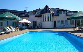 Hotel Brydar With Sauna, Swimming Pool And Jacuzzi à Mielno  Exterior photo