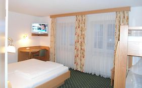 Hotel Hutzenthaler Bruckberg Room photo