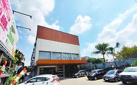 Royal Park Hotel Samarinda Exterior photo