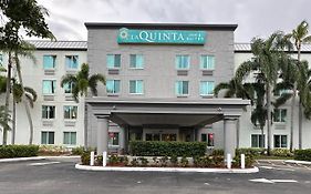 La Quinta Inn & Suites By Wyndham Sawgrass Sunrise Exterior photo