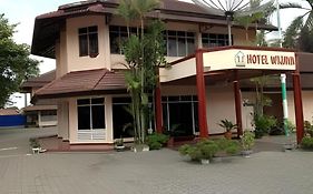 Wijaya Hotel Purwokerto Exterior photo