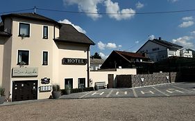 Hotel Zur Linde Sarrelouis Exterior photo