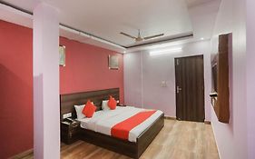 OYO 75701 Red Velvet Rooms&Banquet Faridabad Exterior photo