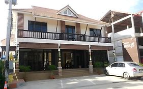 Ponburi Hotel Nan Exterior photo