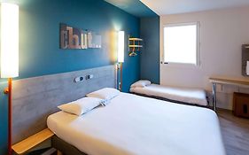 Hotel ibis budget Pertuis Portes du Luberon Exterior photo